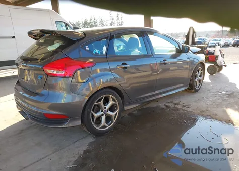 2017 Ford Focus St z USA, uszkodzony, nr VIN 1FADP3L9XHL233912